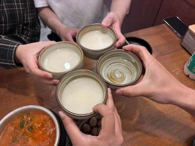 A Beginner’s Guide to Korean Alcohol: Types and Unique Drinking Culture 다운로드 (1)