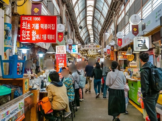 Top 5 Must-Visit Traditional Markets in Seoul: A Blend of History and Hip Trends 다운로드 (14)