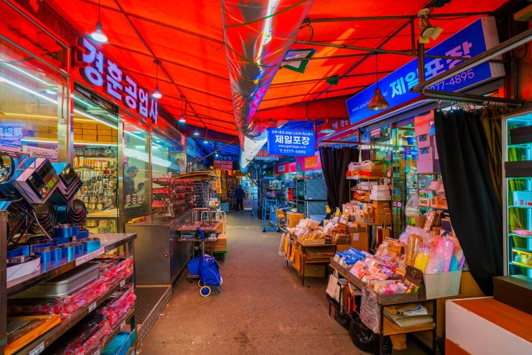 Top 5 Must-Visit Traditional Markets in Seoul: A Blend of History and Hip Trends 다운로드 (17)