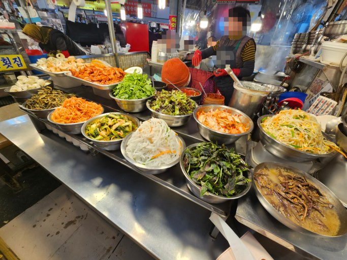 Top 5 Must-Visit Traditional Markets in Seoul: A Blend of History and Hip Trends 다운로드 (3)