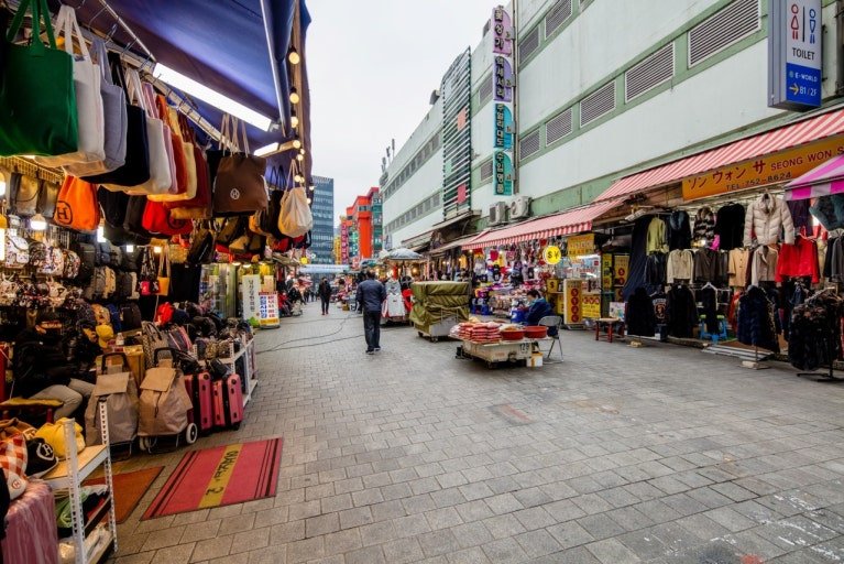 Top 5 Must-Visit Traditional Markets in Seoul: A Blend of History and Hip Trends 다운로드 (5)